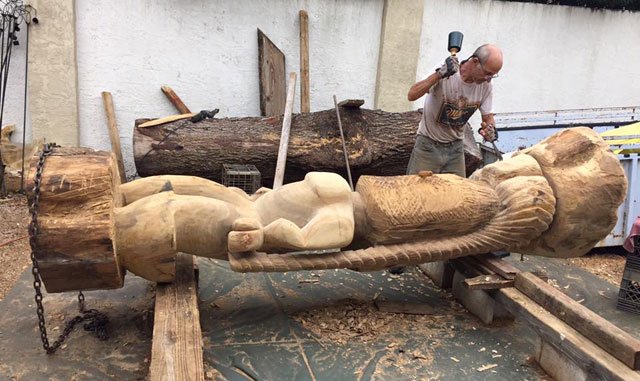 Fort Lauderdale carver Will Anders works on a Tiki that will rise in The Mai-Kai's outdoor gardens in June. The log behind him will become the second Tiki. (Photo by Christie "Tiki Kiliki" White, January 2016)